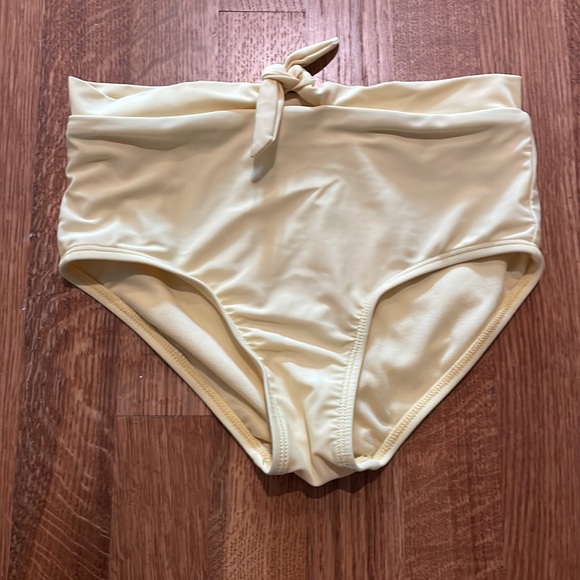 Girls yellow swimsuit - Picture 4 of 4